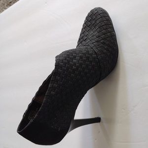 Simply Vera Wang Black Heels | Size 10